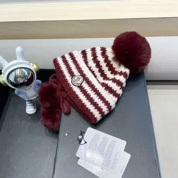 Moncler Red and white pom pom beanie - Picture 6 of 6